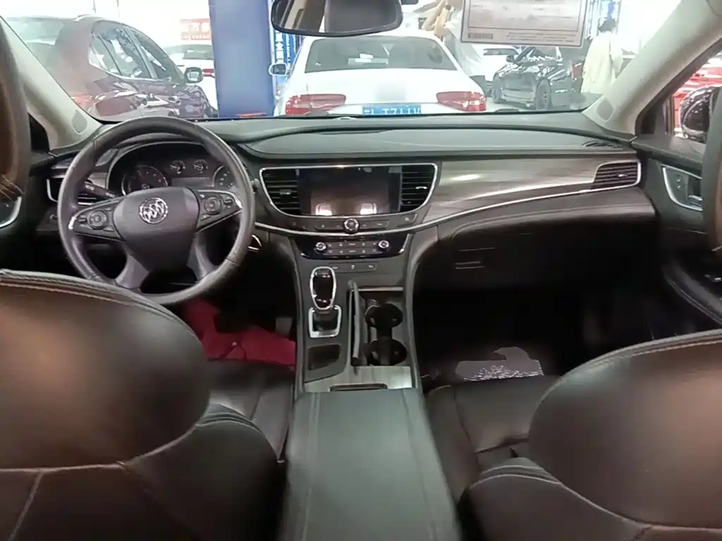 Buick LaCrosse — миниатюра 10
