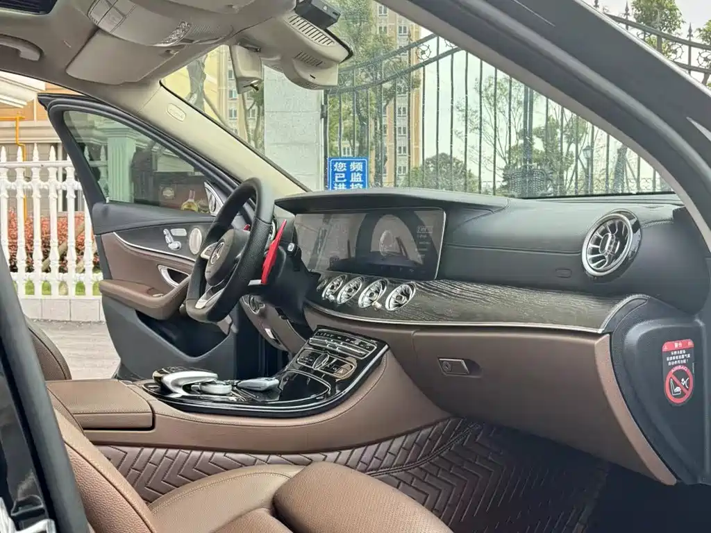 MERCEDES-BENZ E CLASS