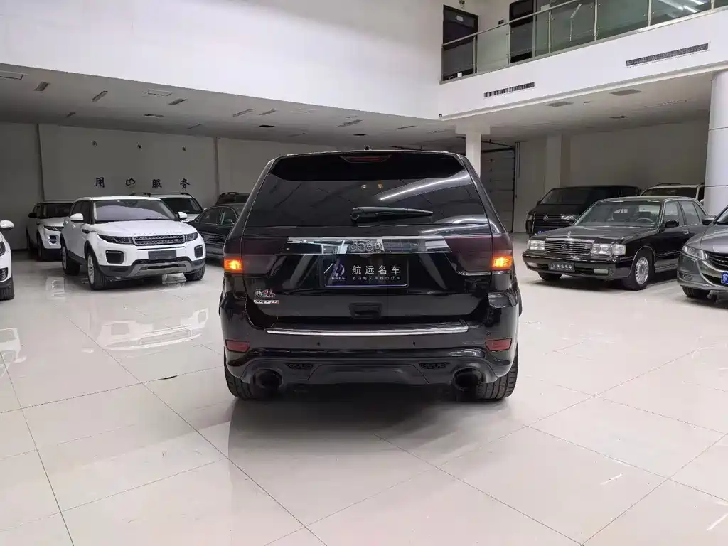 Jeep Grand Cherokee SRT — миниатюра 8