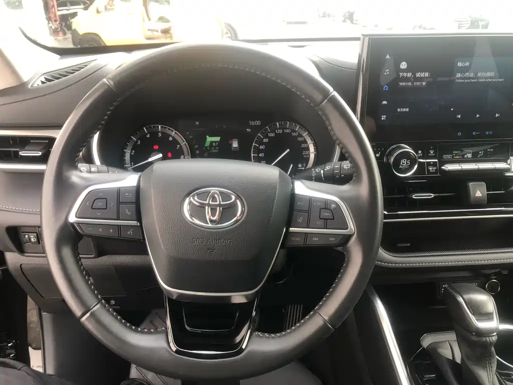 TOYOTA HIGHLANDER