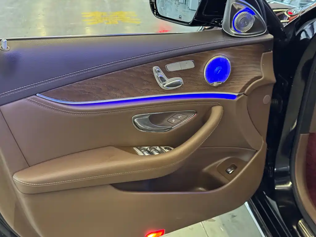 Mercedes-Benz E-Class — миниатюра 11