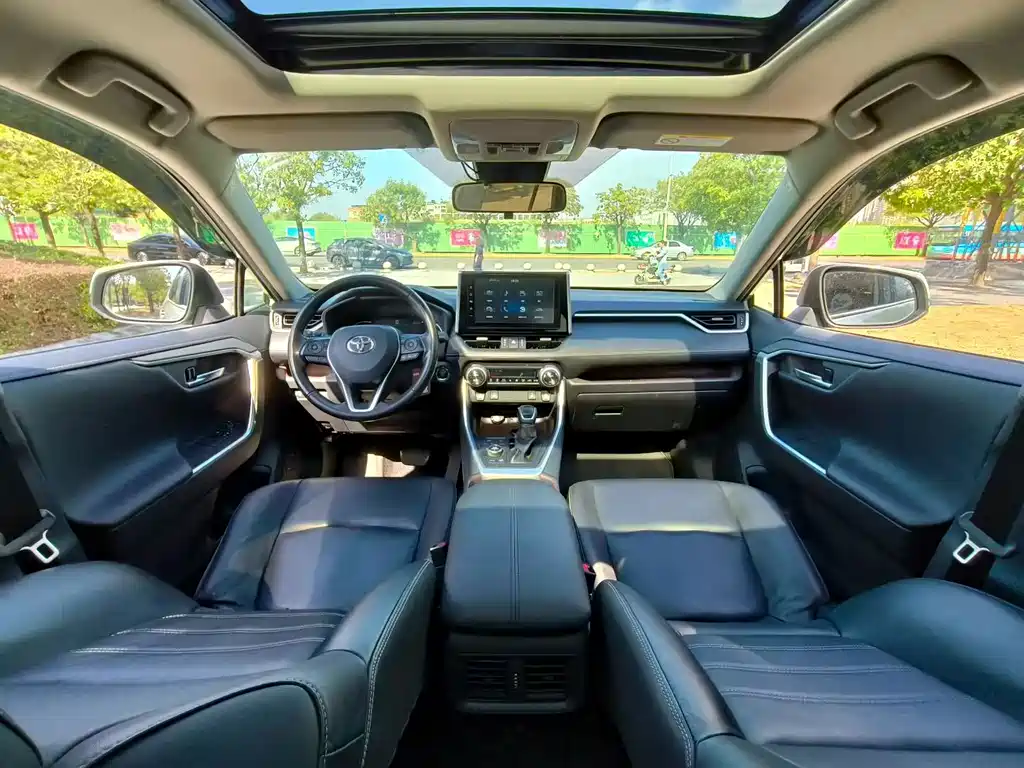 Toyota RAV4 — миниатюра 5