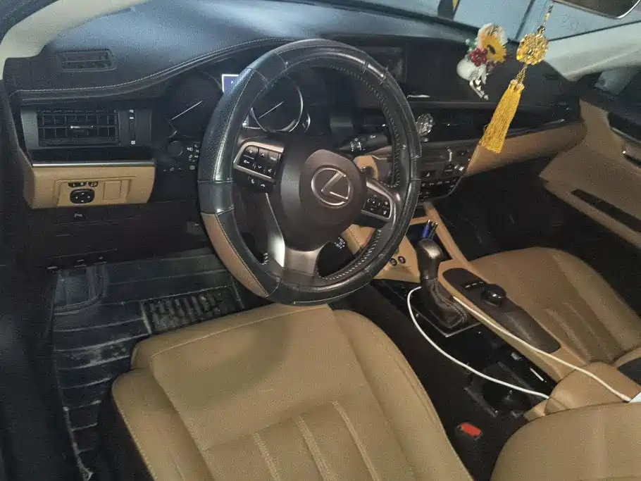 Lexus ES — миниатюра 12