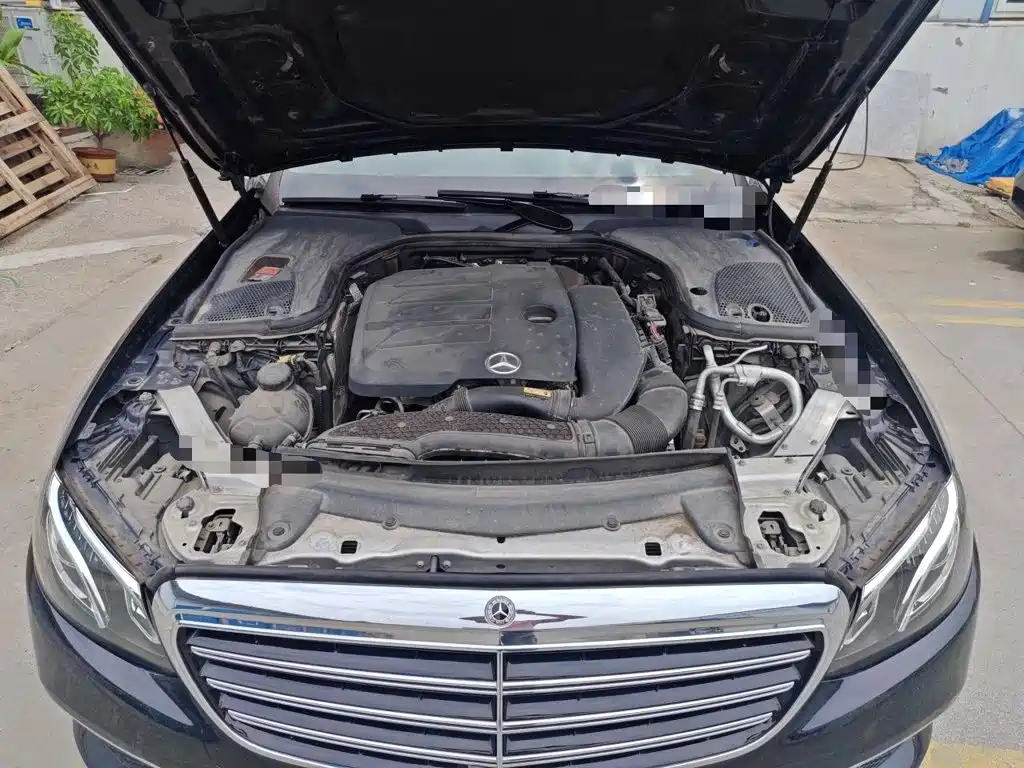 Mercedes-Benz E-Class — миниатюра 11