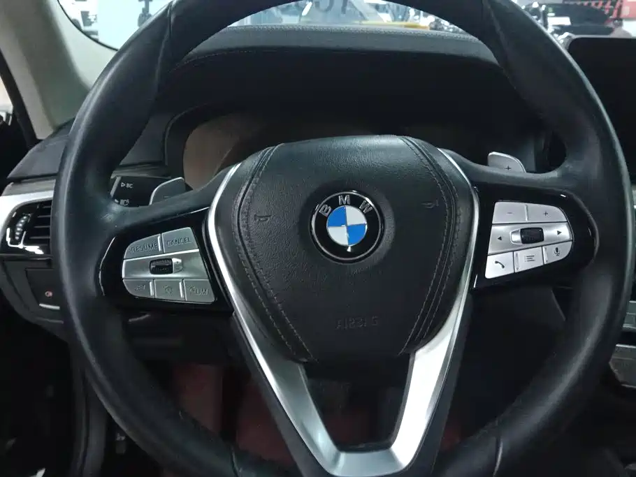 BMW 5 Series — миниатюра 15