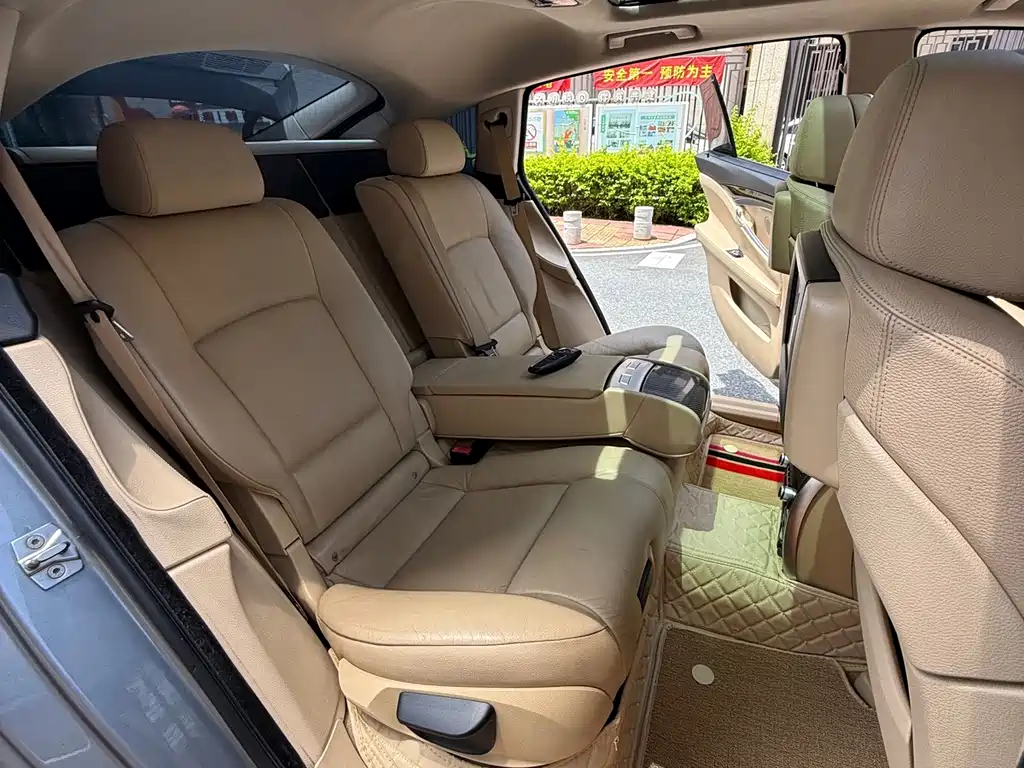 BMW 5 Series GT — миниатюра 24