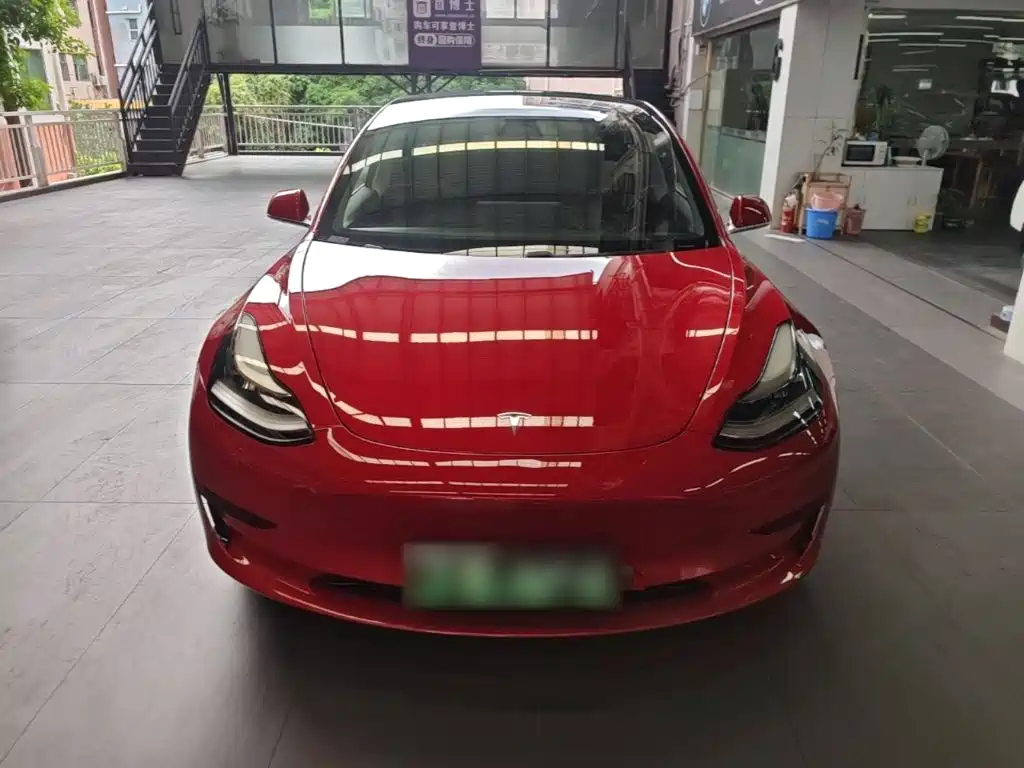 Tesla Model 3 — миниатюра 3