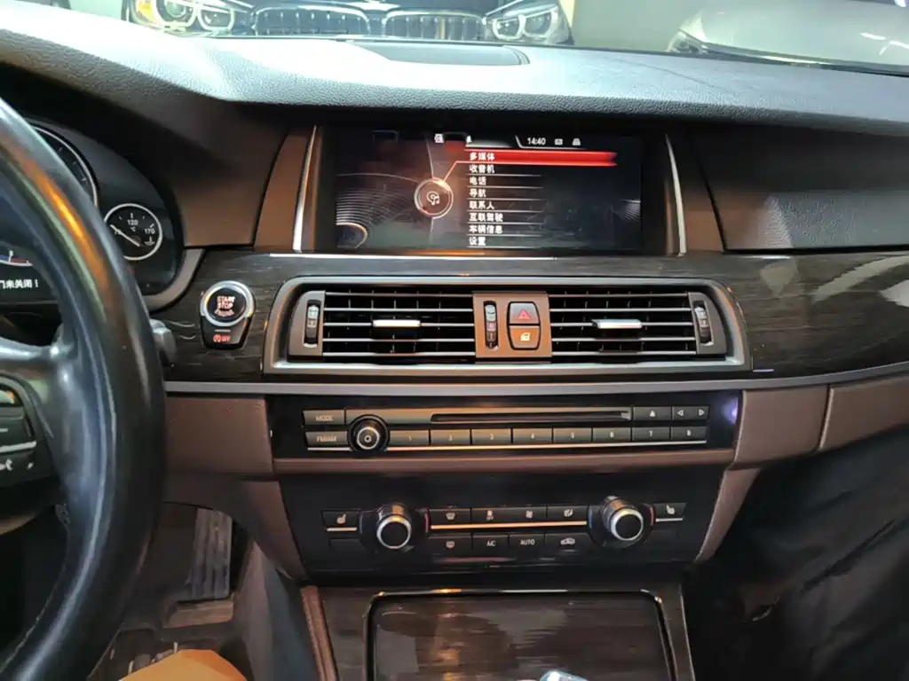 BMW 5 Series — миниатюра 13