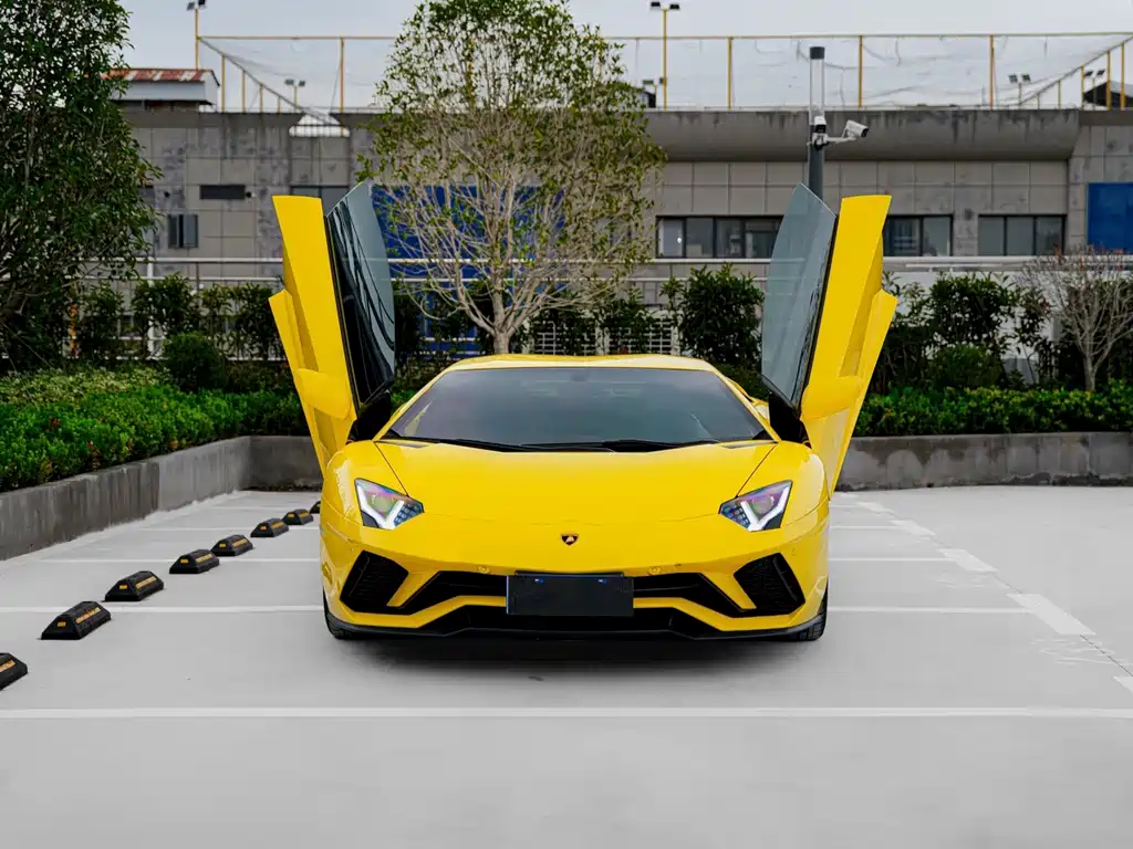 Lamborghini Aventador — миниатюра 3