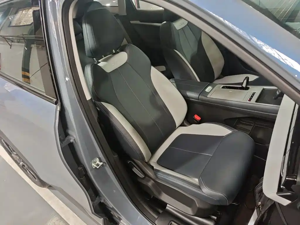 Geely Boyue L — миниатюра 25