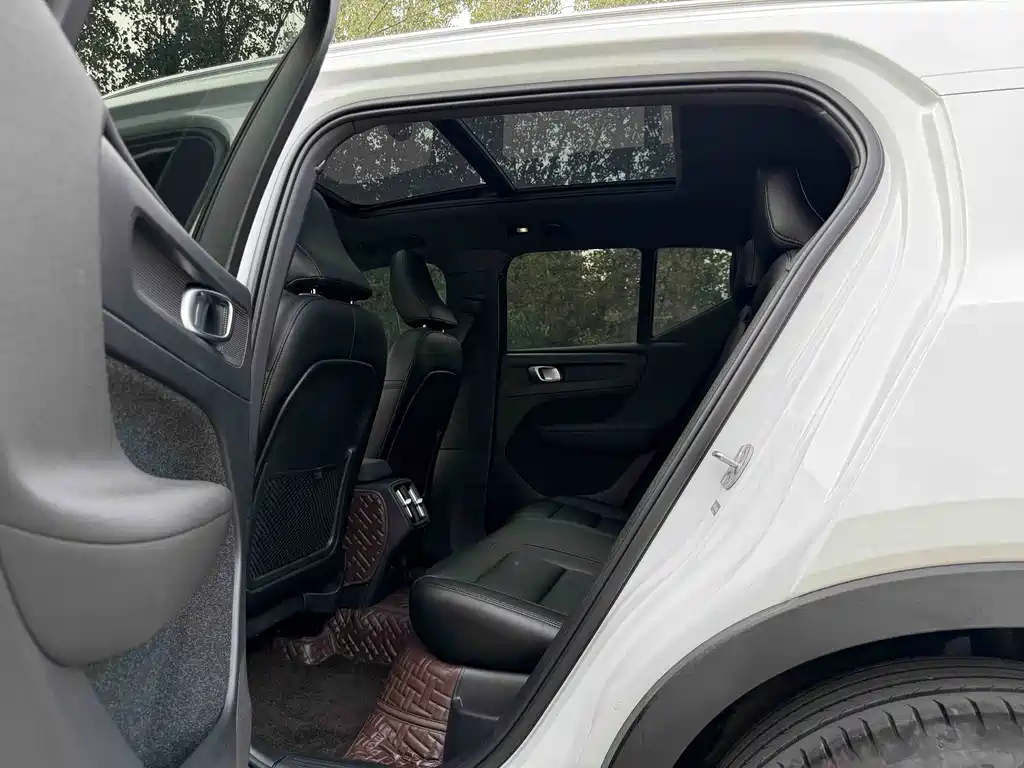 Volvo XC40 — миниатюра 6