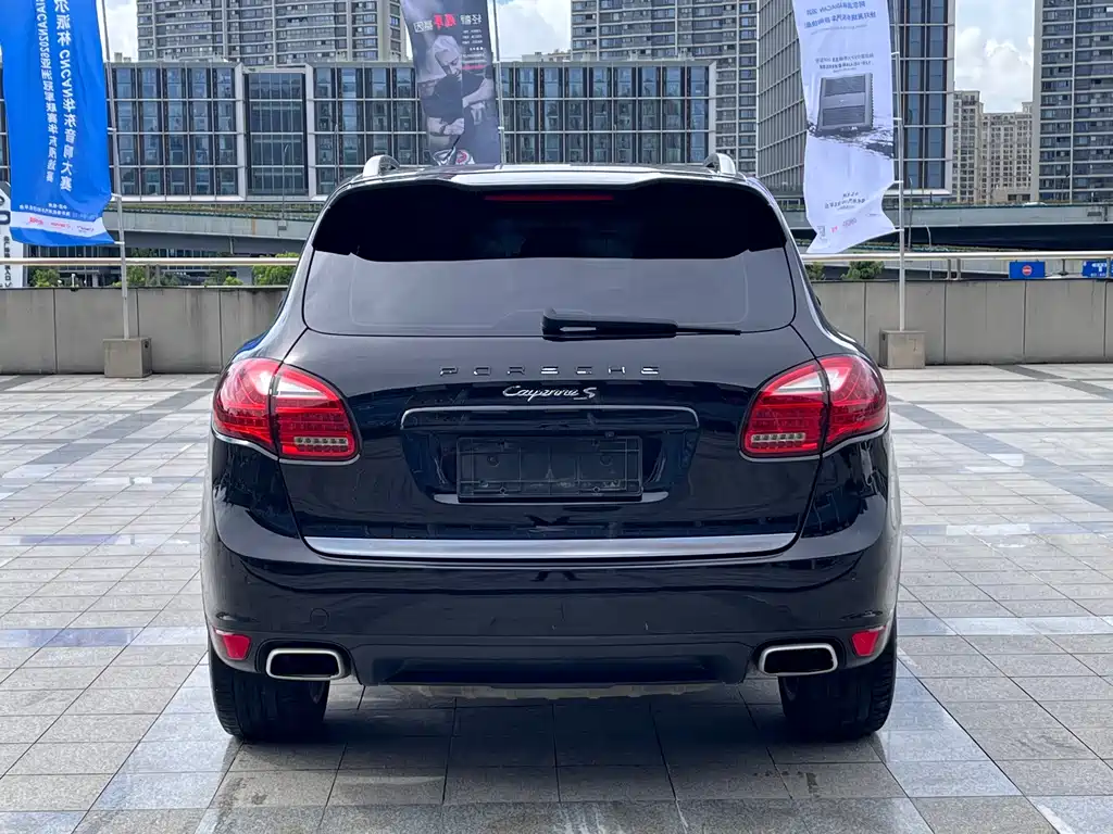 Porsche Cayenne — миниатюра 5