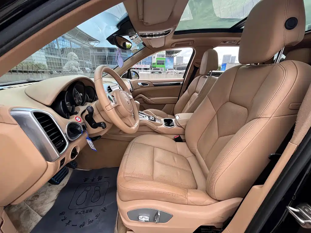Porsche Cayenne — миниатюра 8