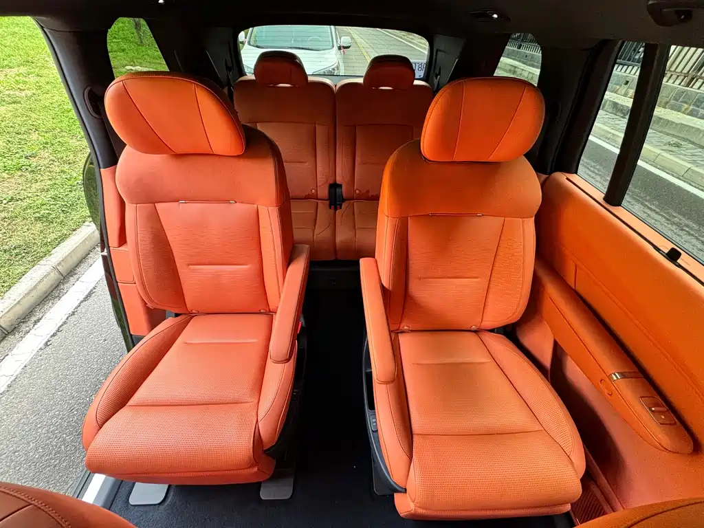 Lynk & Co 900 — миниатюра 15