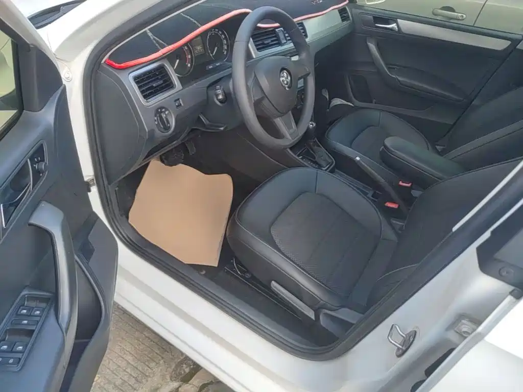 Skoda Rapid Spaceback — миниатюра 16
