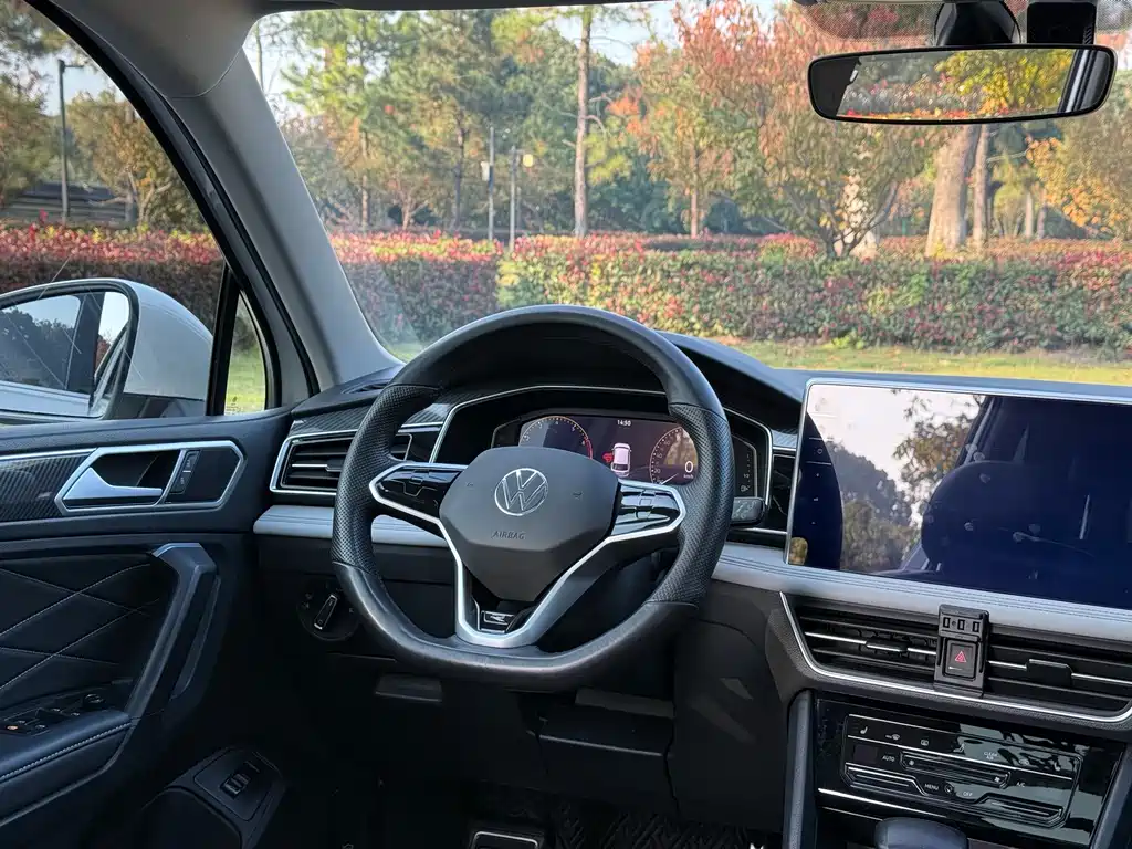 Volkswagen Tiguan L L 2022 330TSI AT R-Line