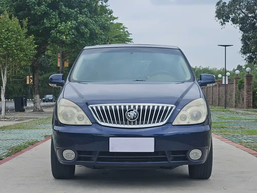 Buick GL8 — миниатюра 2