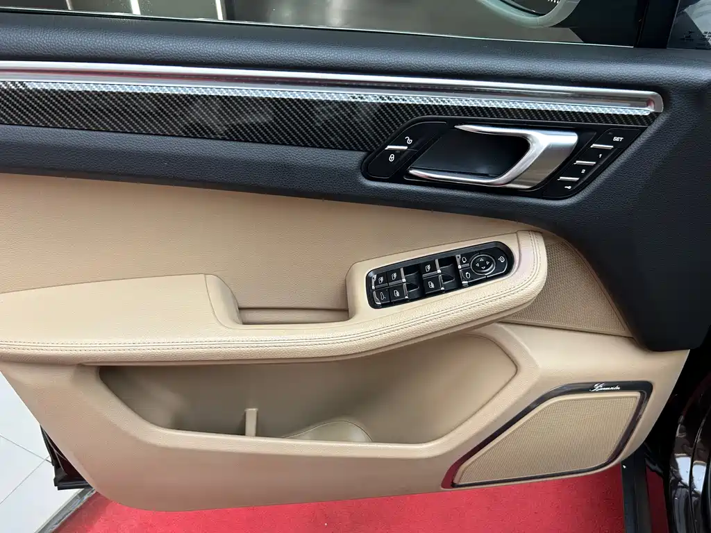 Porsche Macan — миниатюра 12