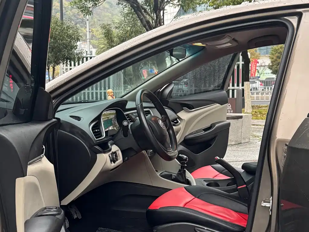 Buick Excelle — миниатюра 12