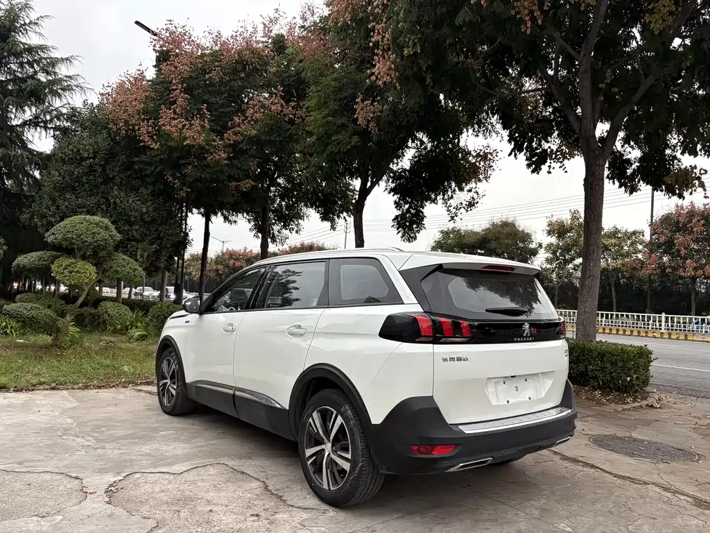 Peugeot 5008 — миниатюра 3