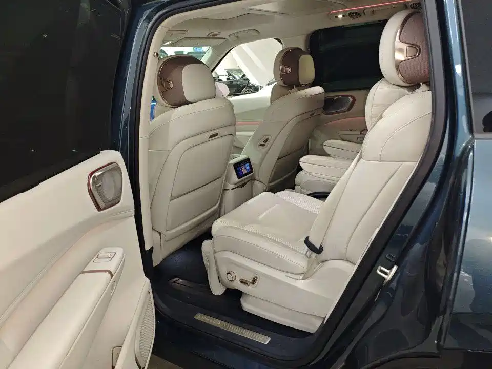 Lynk & Co 900 — миниатюра 4
