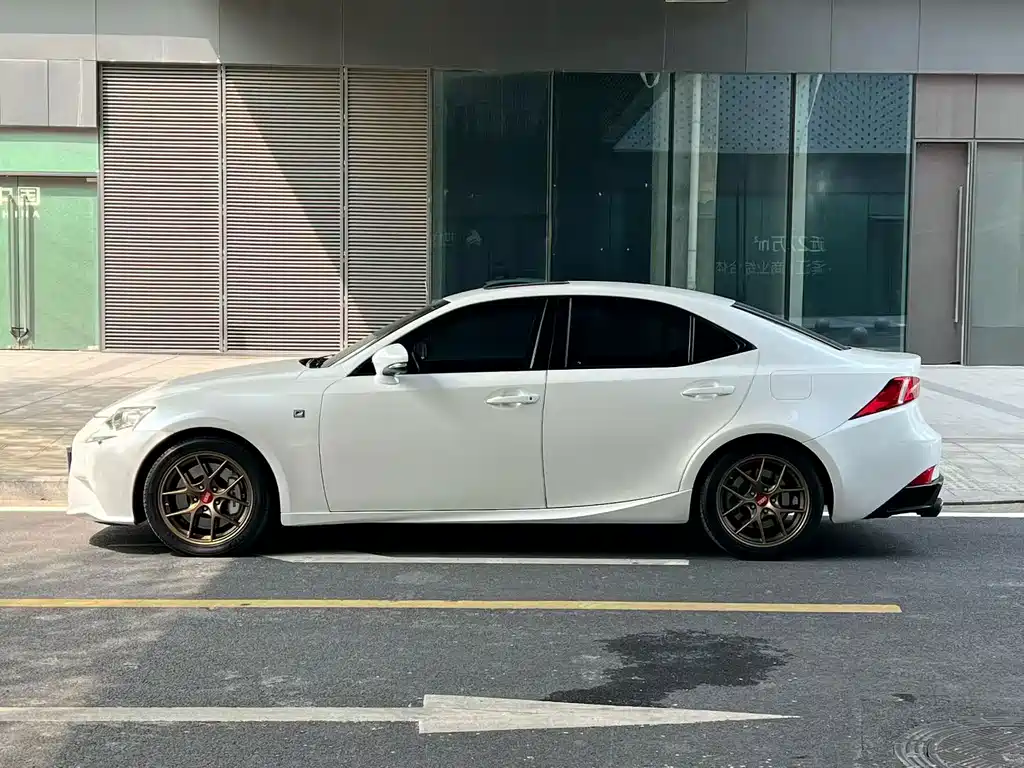 Lexus IS — миниатюра 3