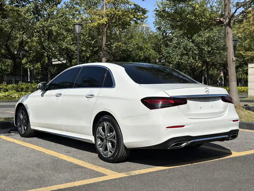 Mercedes-Benz E-Class — миниатюра 4