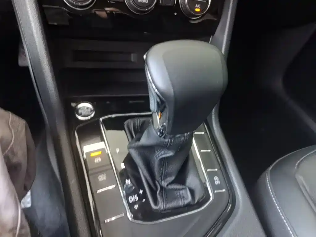 Volkswagen Tiguan L — миниатюра 14