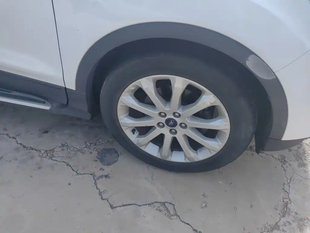 Ford Kuga — миниатюра 24
