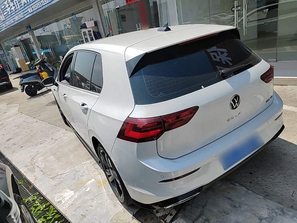 Volkswagen Golf 1.4 л 2023 г. Белый, пробег 19100 км
