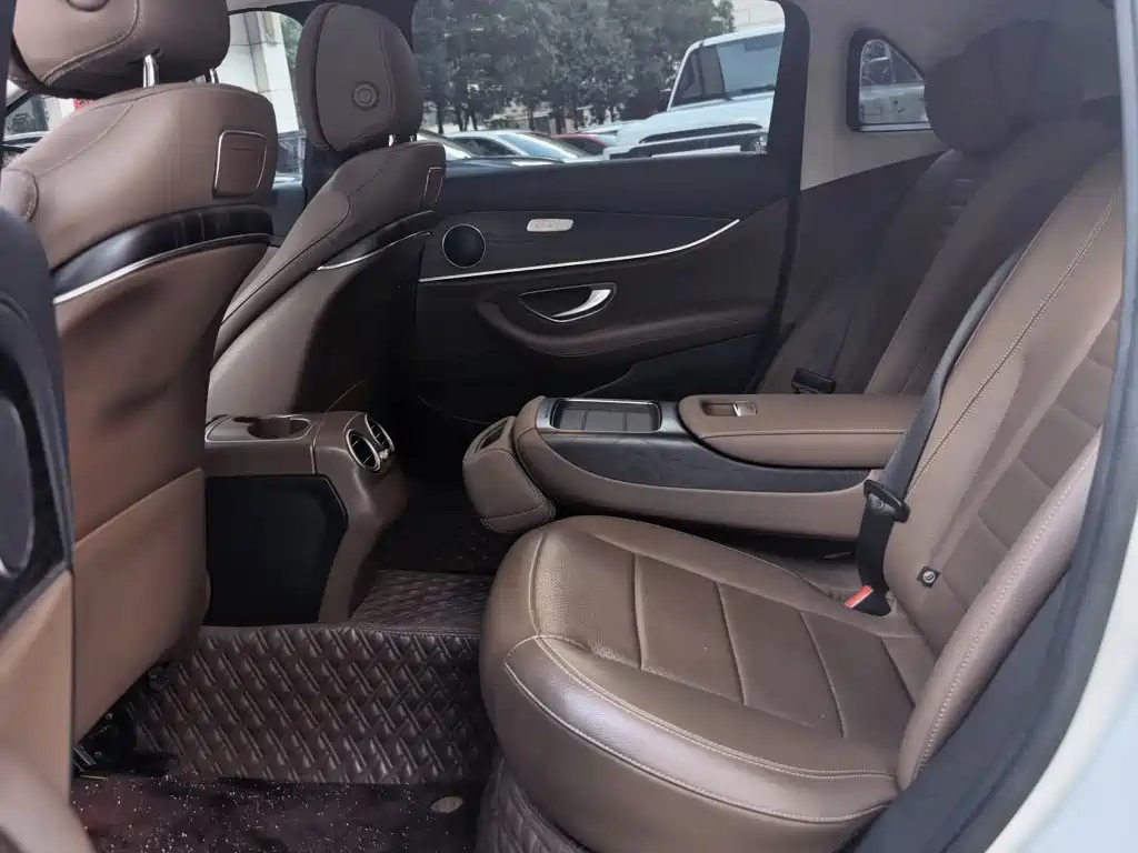 Mercedes-Benz E-Class — миниатюра 8