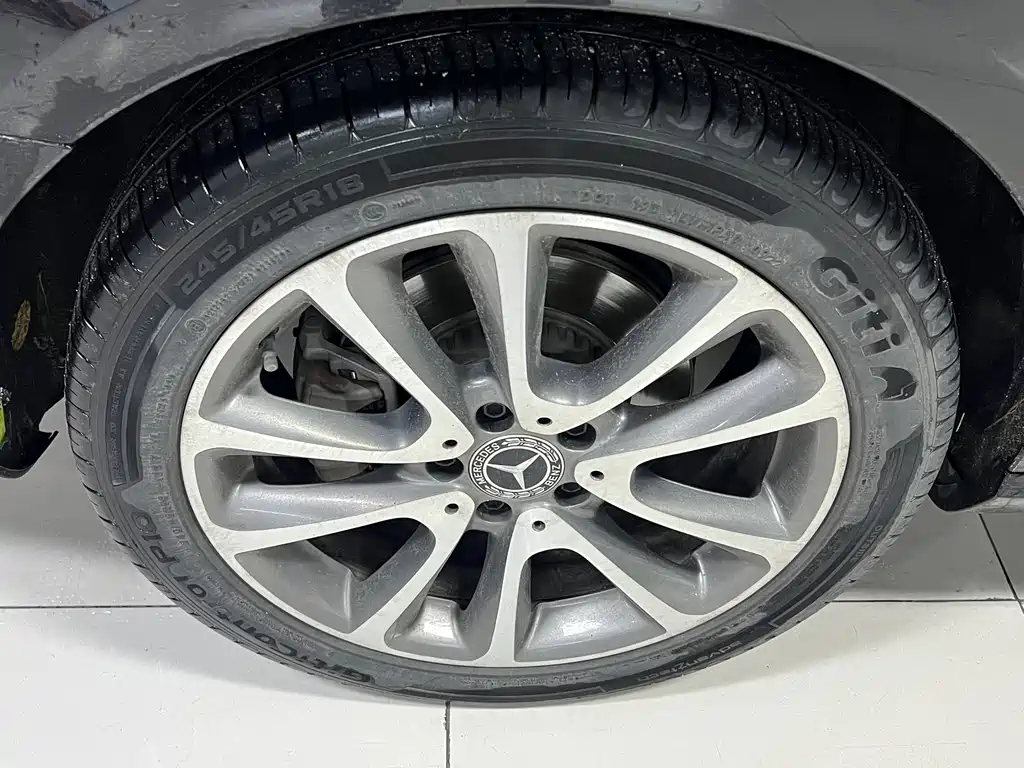 Mercedes-Benz E-Class — миниатюра 21
