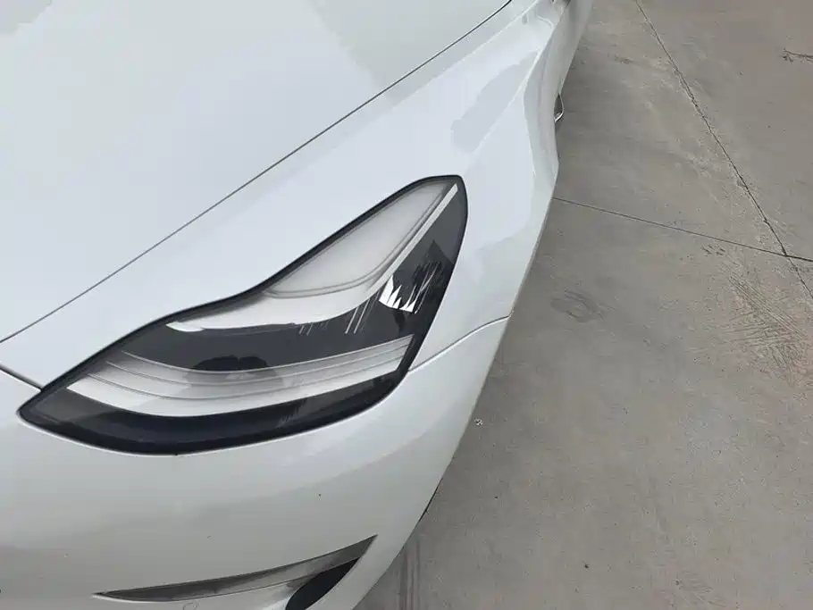 Tesla Model 3 — миниатюра 5