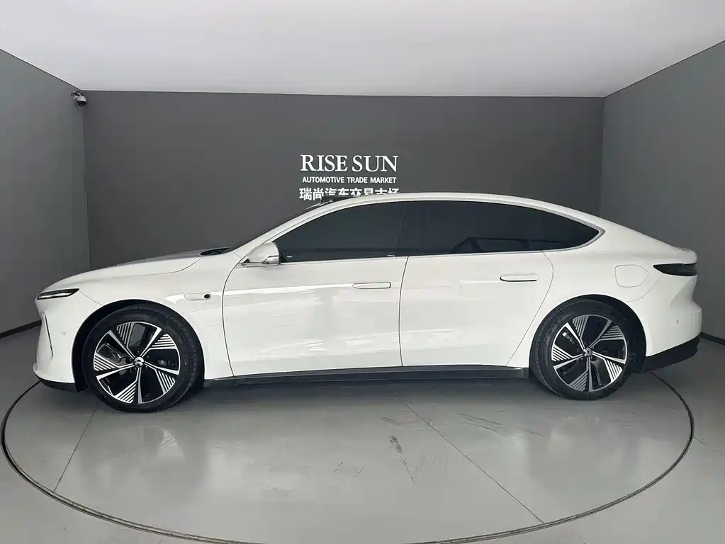 NIO NIO ET7