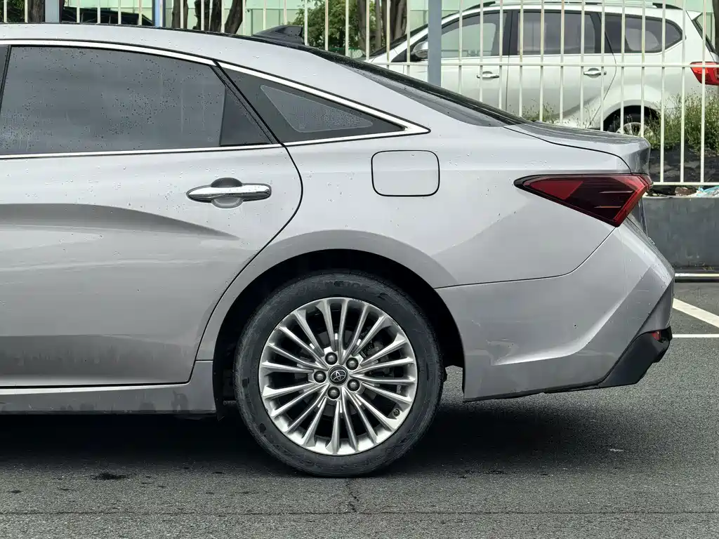 Toyota Avalon — миниатюра 8