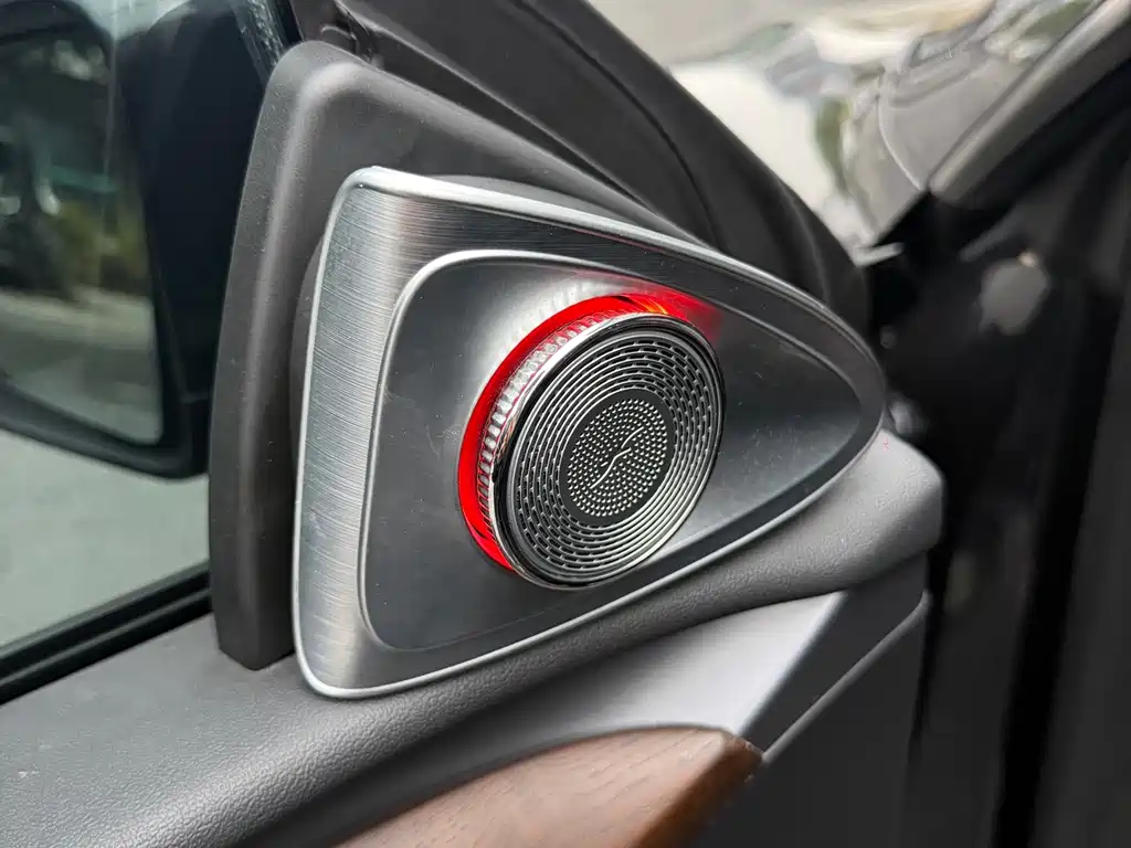 Tesla Model Y — миниатюра 4