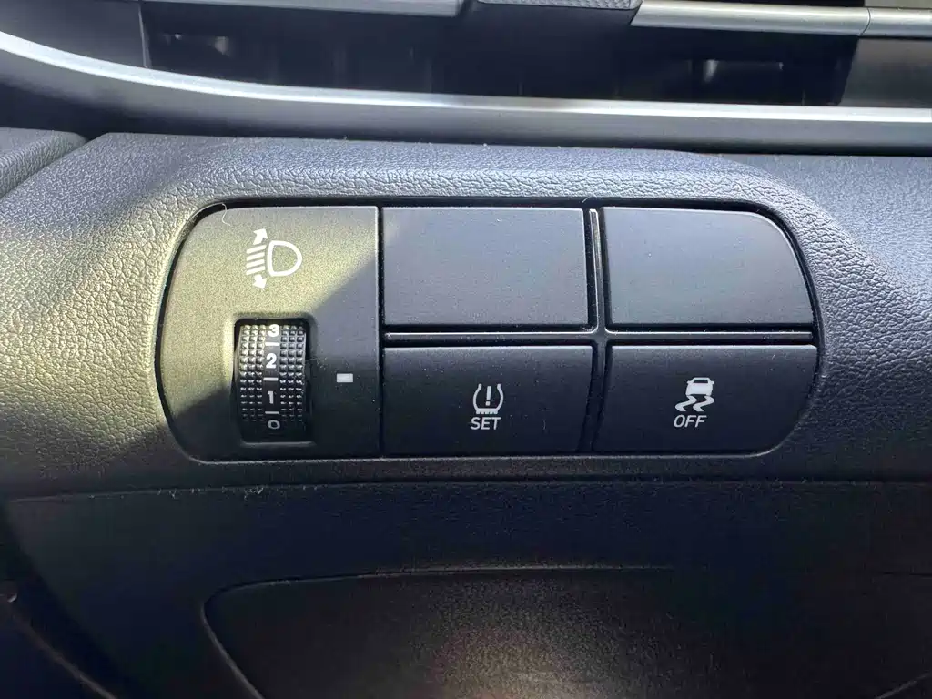 Hyundai Elantra — миниатюра 11