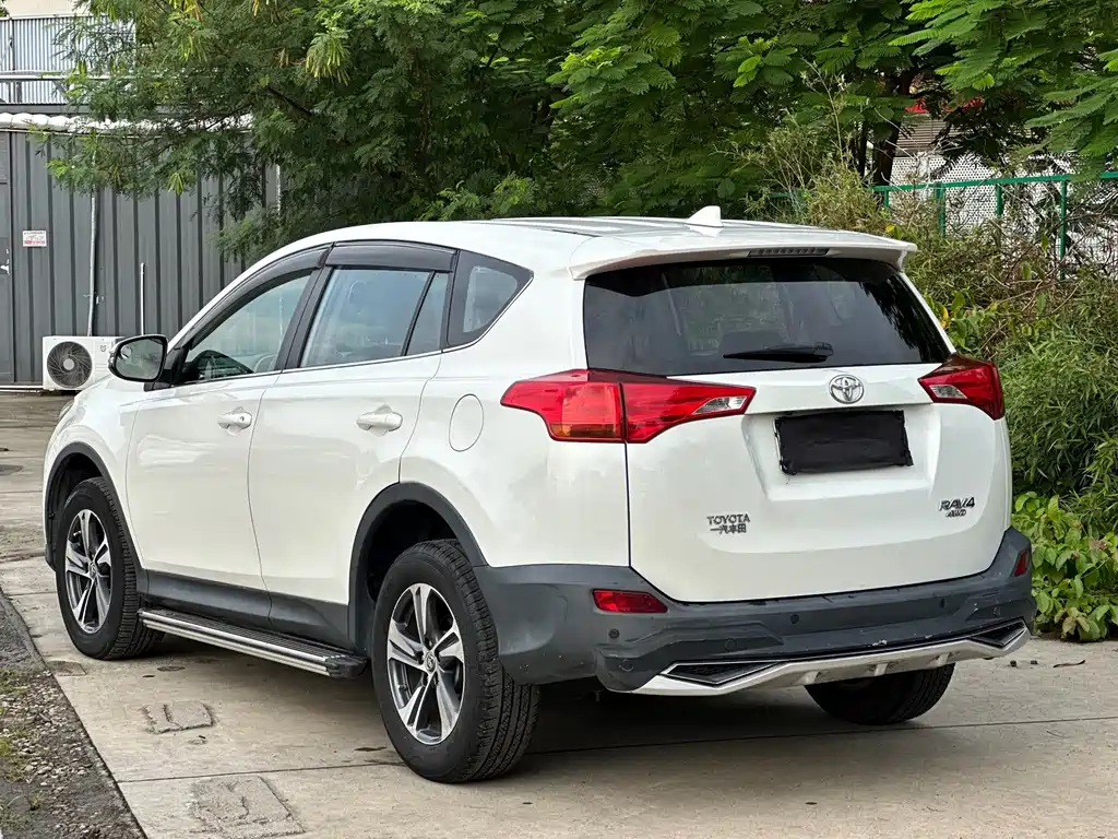 Toyota RAV4 — миниатюра 4