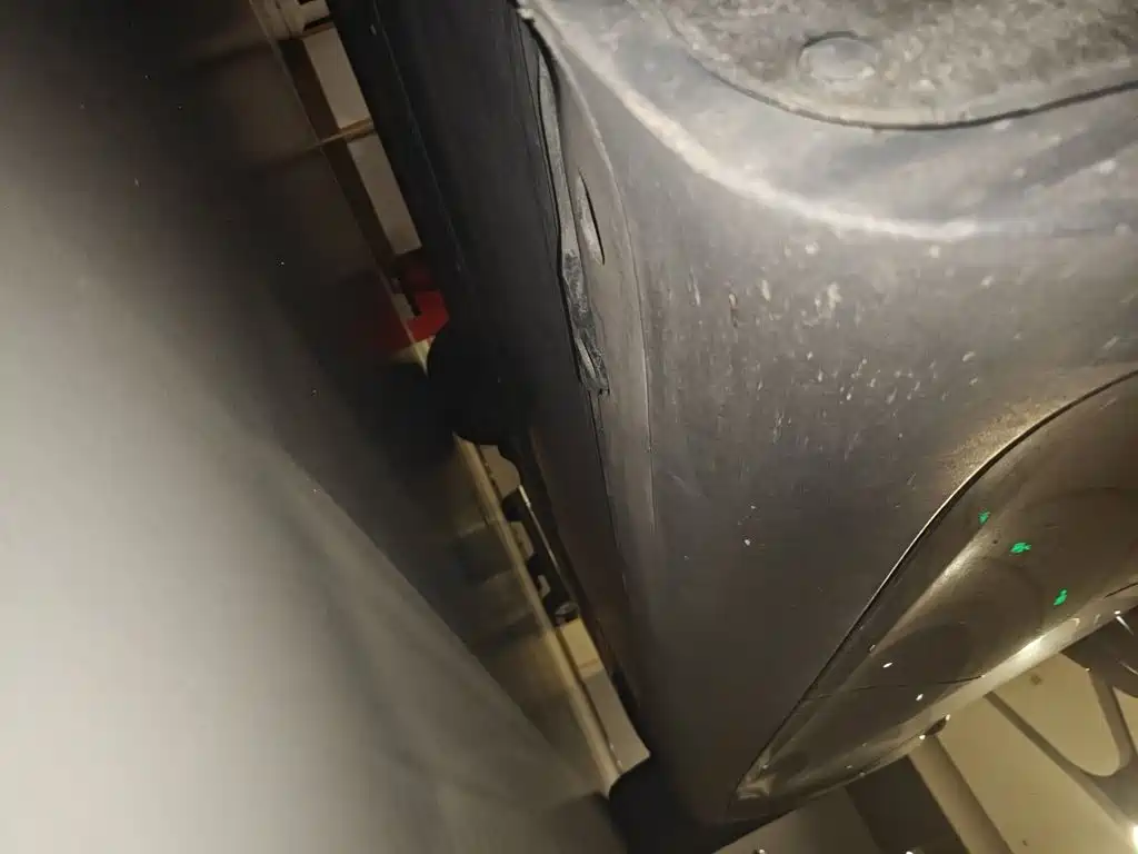 Tesla Model Y — миниатюра 18