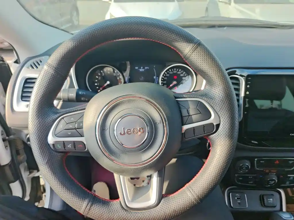 Jeep Compass — миниатюра 11