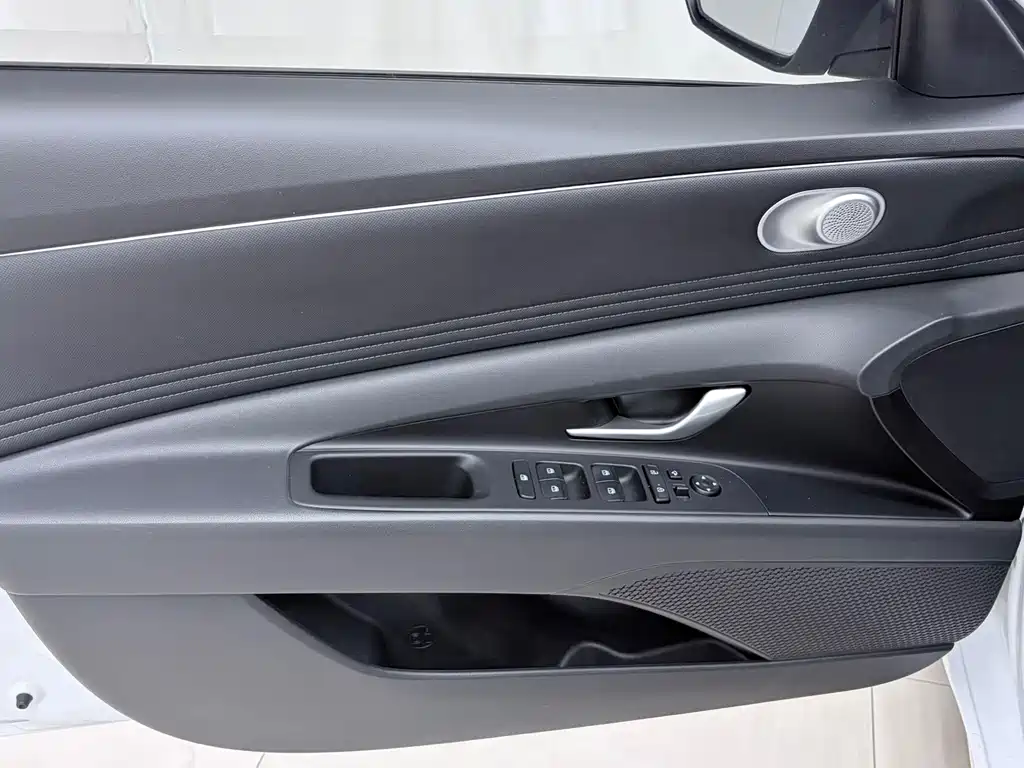 Hyundai Elantra — миниатюра 7