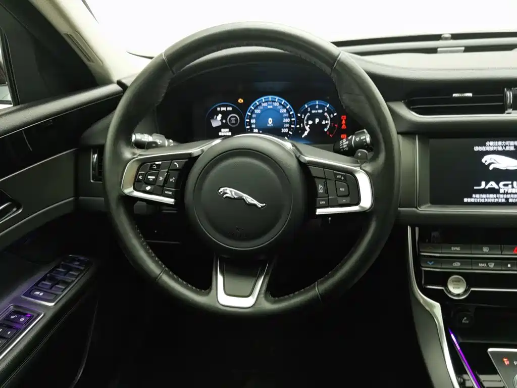 Jaguar XFL — миниатюра 11