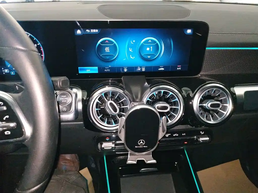 Mercedes-Benz GLB — миниатюра 13