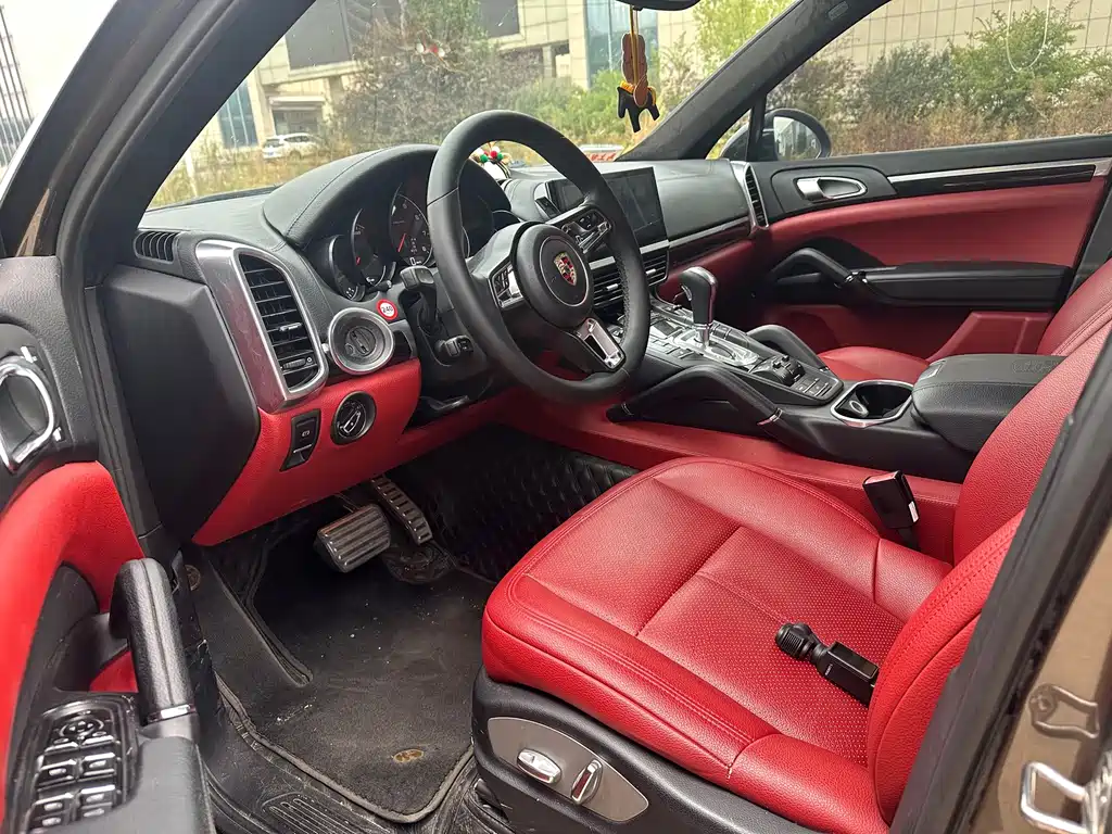 Porsche Cayenne — миниатюра 7
