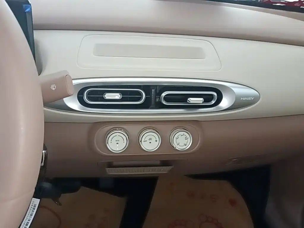 Wuling MINIEV — миниатюра 13