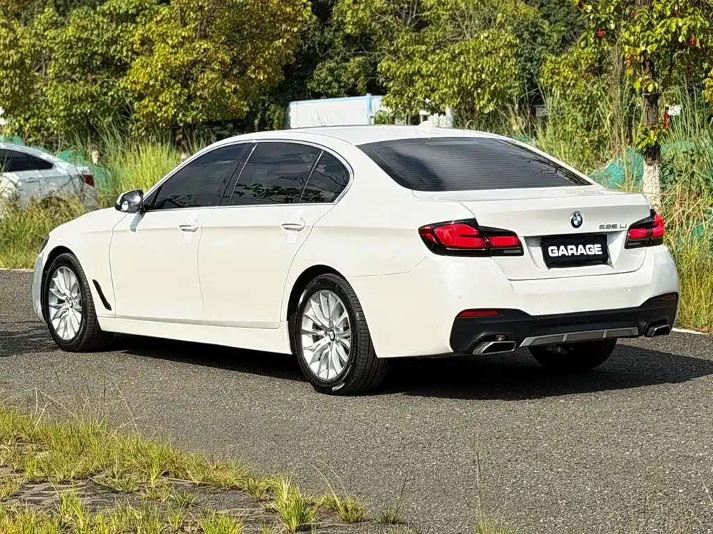 BMW 5 Series — миниатюра 6