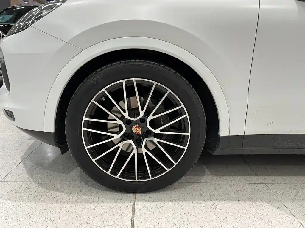 Porsche Cayenne — миниатюра 14