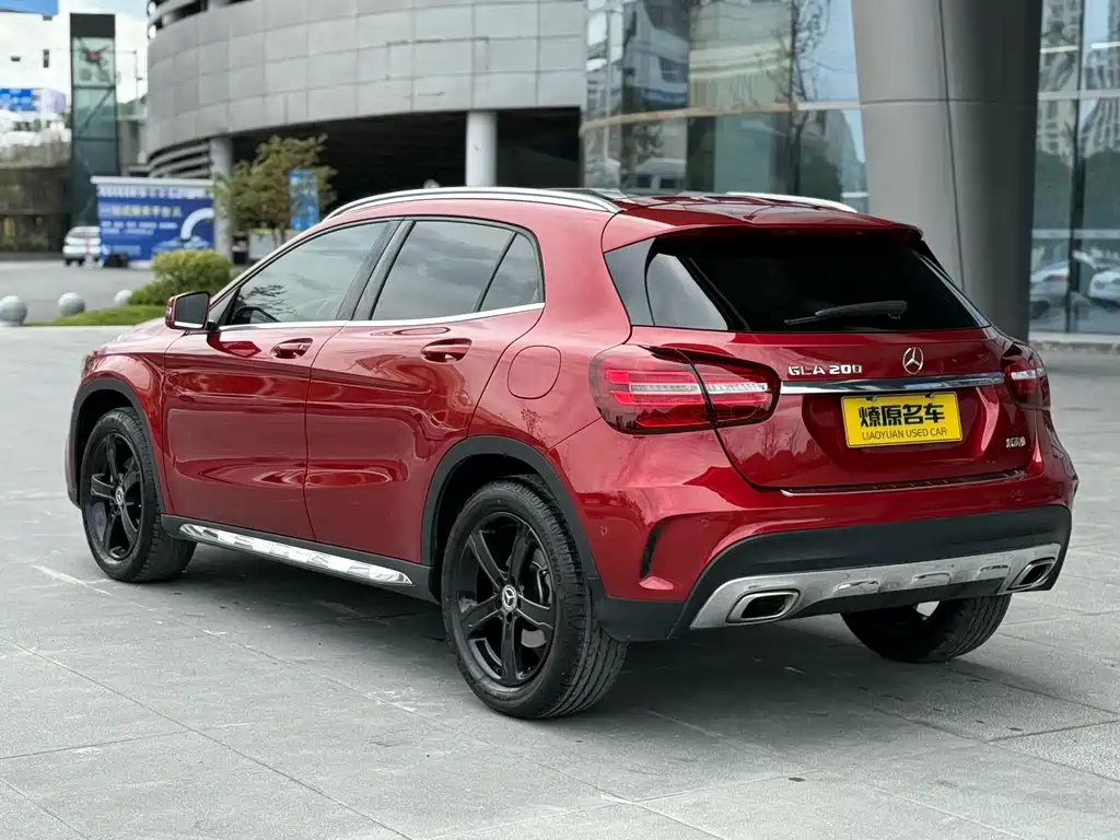 MERCEDES-BENZ GLA