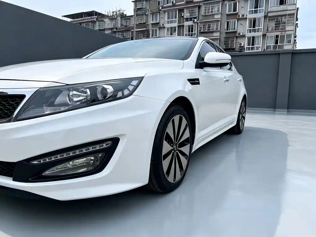 Kia K5 2012 2.0L AT DLX