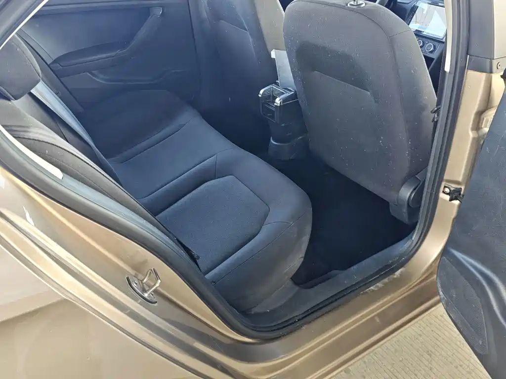 Volkswagen Jetta — миниатюра 15